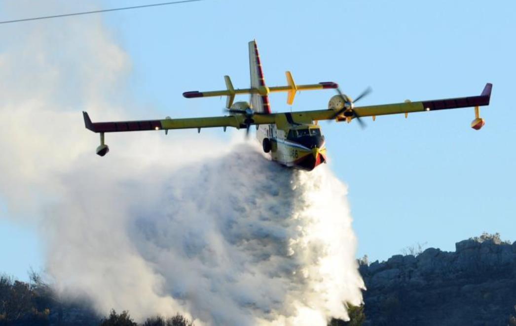 DRAMATIČNO JE NA KORČULI: Opožareno više od 400 hektara, na terenu više od sto vatrogasaca i dva kanadera