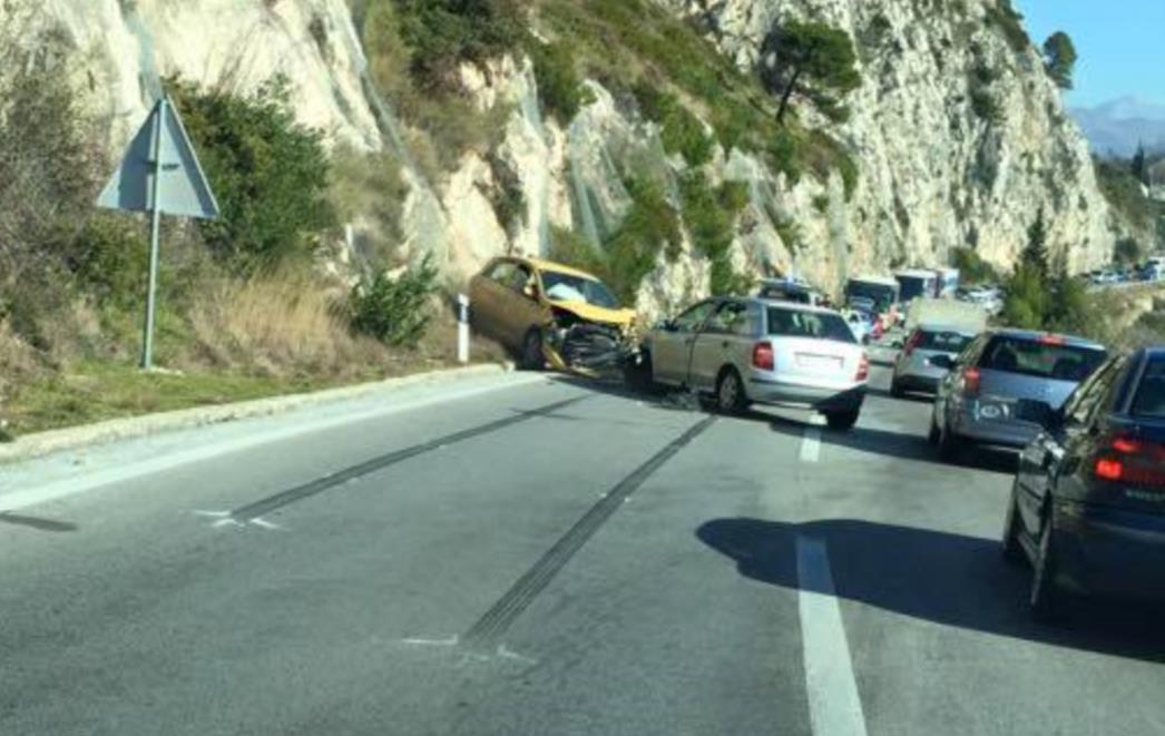 PROMETNA NESREĆA U BLIZINI DUBROVNIKA: U sudaru osobnih vozila ozlijeđena jedna osoba, drugoj pozlilo od šoka!
