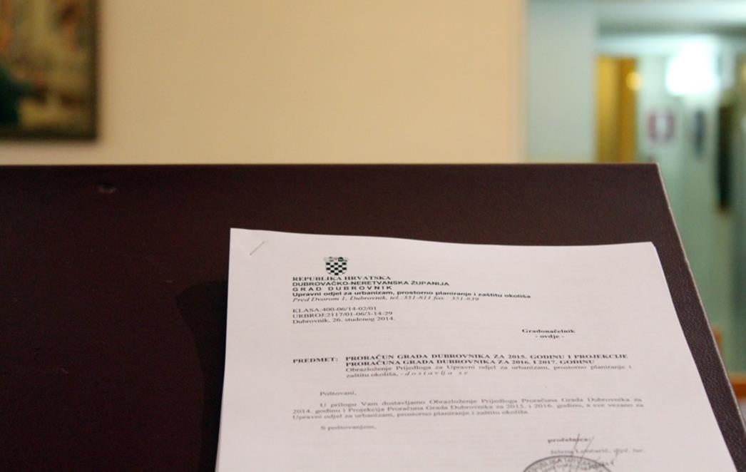 PRIJEDLOG PRORAČUNA ZA 2015. Vlahušić se konzultirao s vijećnicima, izostali HDZ i DDS