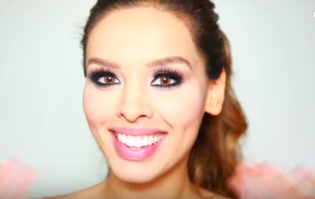 BOJA  RUŽA  JE  JAKO  BITNA  Utječe  na  izgled   make  up-a,  a   nekada  je   presudna   i  za  to   kako   se   osjećamo