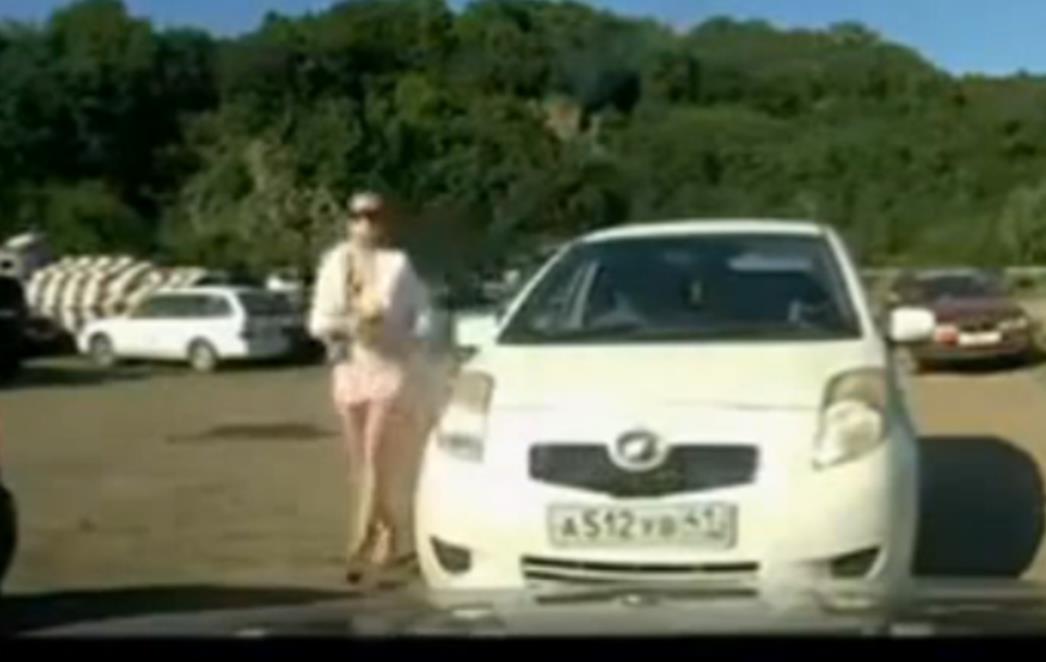 KAD DJEVOJKA OTKRIJE DA JE DRAGI VARA: Video zbog kojeg će dečki zaplakati!
