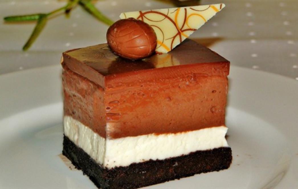 Kolač koji će vas oboriti s nogu: Čokoladni keksići, puding od čokolade i krema od slatkog vrhnja!