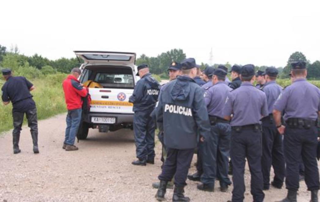 FOTO Kod Karlovca pao motorni zmaj, u tijeku potraga za pilotom