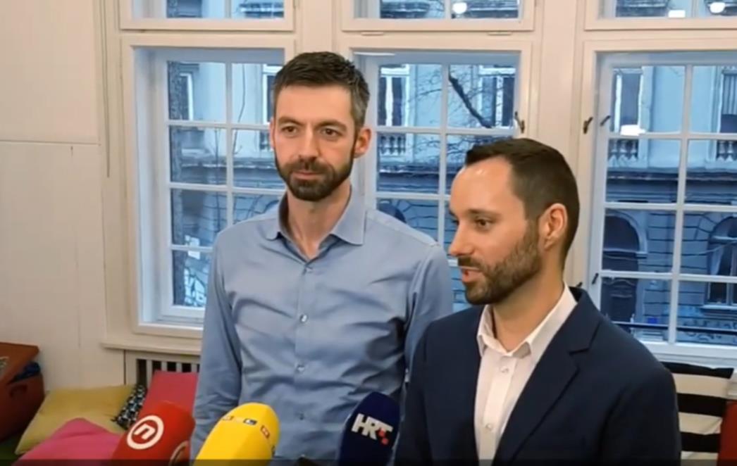 USTAVNI SUD OBJAVIO: Gay parovi imaju pravo udomiti djecu