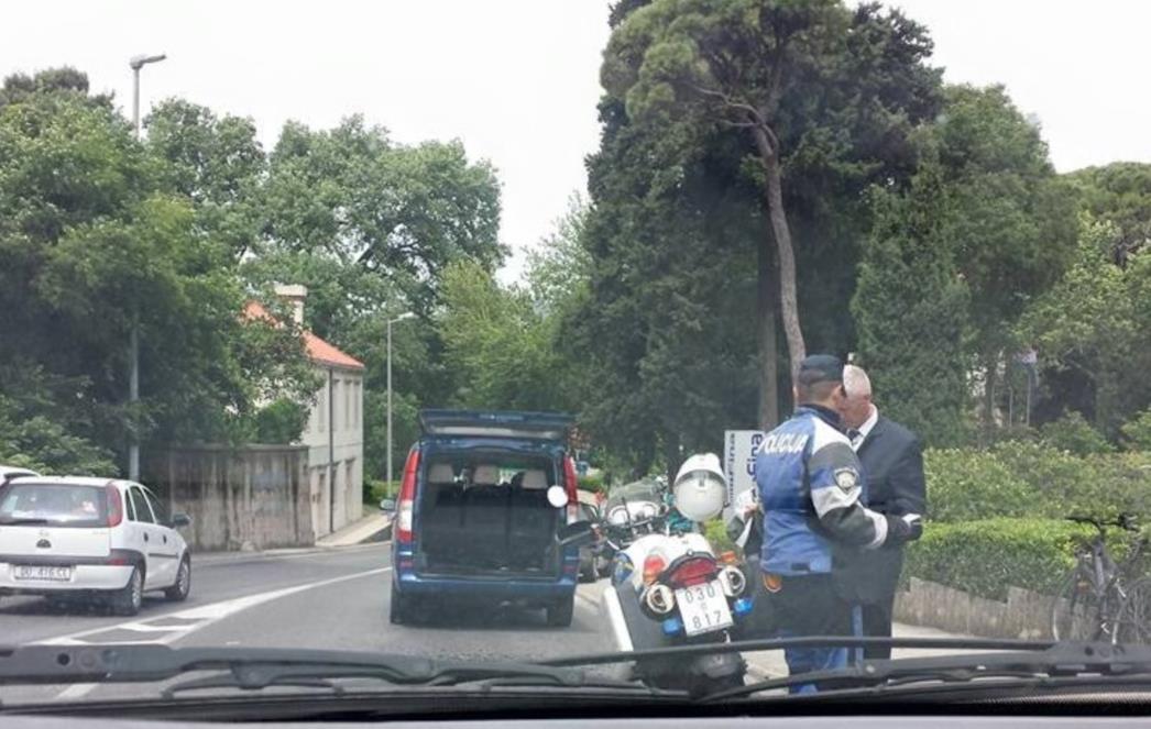 PROMETNA NESREĆA U CENTRU DUBROVNIKA: Lakše stradao biciklist!