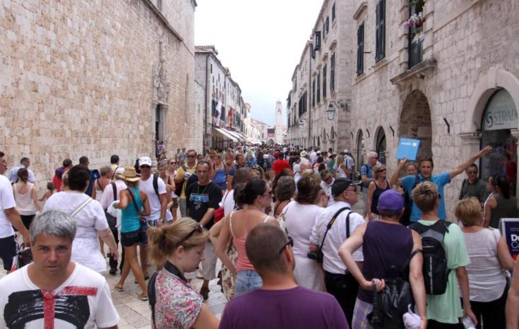 Na Stradunu uhićeni rumunjski džepari