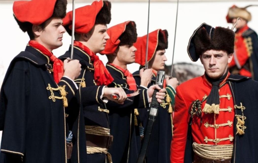     Prije 350 godina prvi puta zavezana kravata, koja je nazvana po Hrvatima