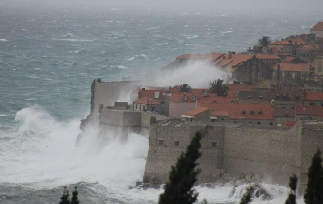 Mediteranski uragan u četvrtak bi mogao pogoditi Dubrovnik: Donijet će iznimno snažnu buru i obilnu kišu!