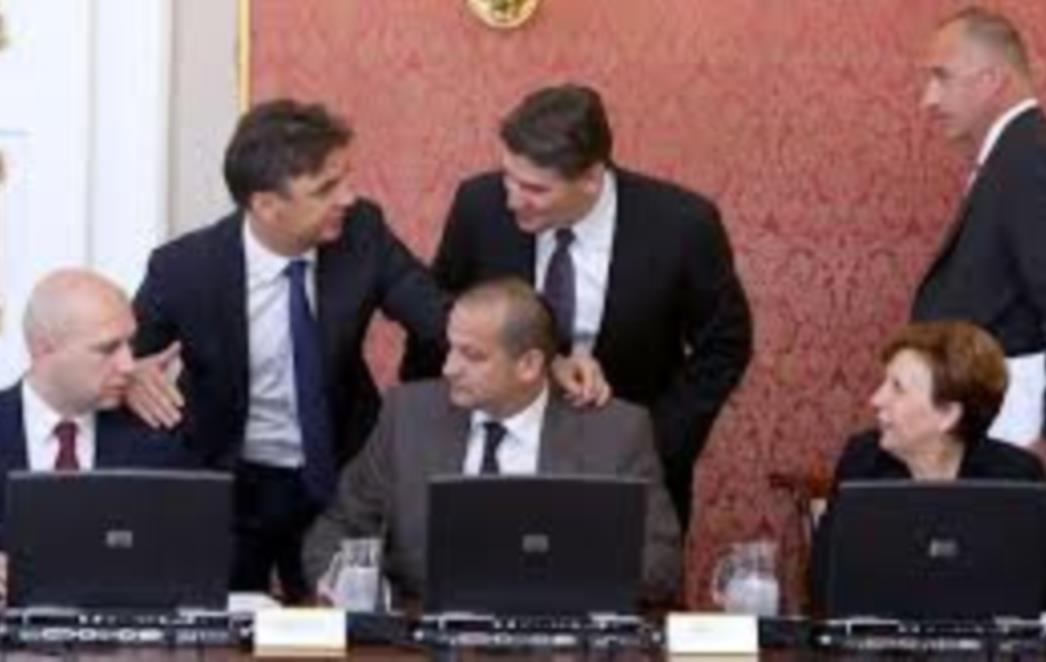 Dok država tone poput Titanica, otkrijte gdje je i što radi Vlada do 18.kolovoza