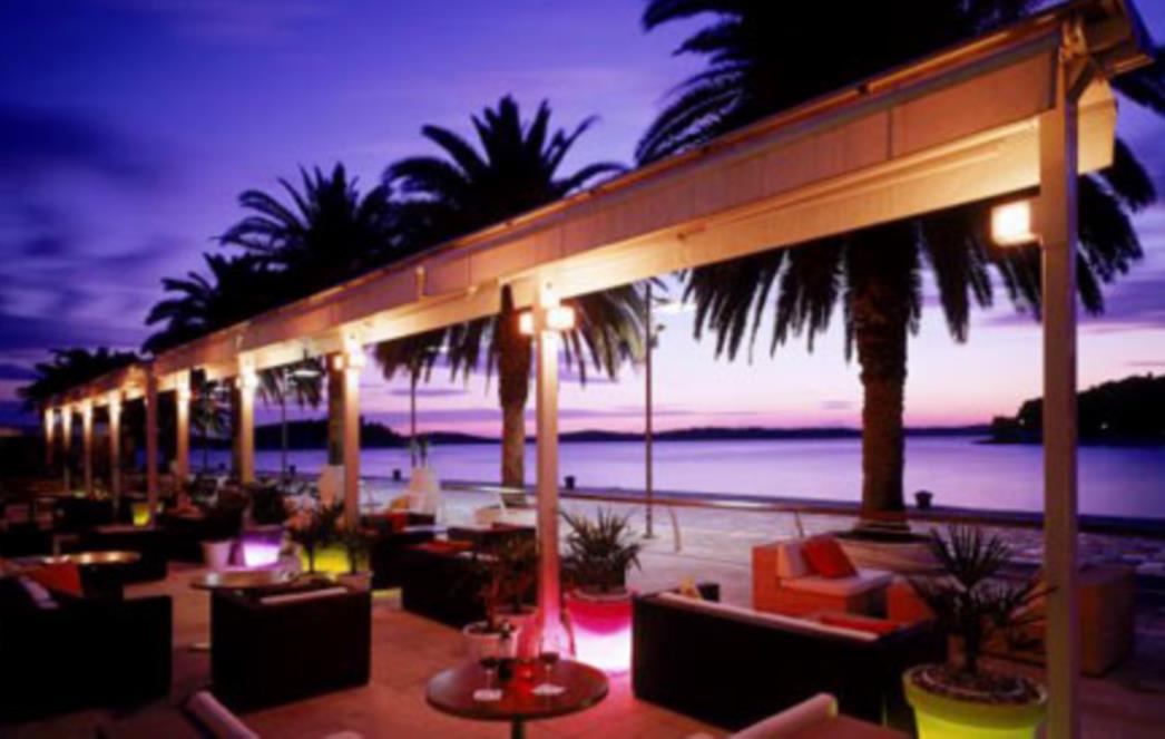 Klub Carpe Diem na Hvaru zapečaćen zbog 120.000 kuna viška u blagajni!