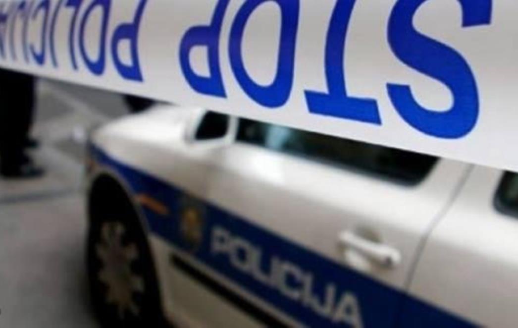 NESREĆA U KARLOBAGU Otac sa sinovima autom sletio u more