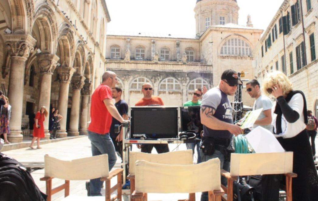 SNIMATELJI  'OKUPIRALI' KNEŽEV DVOR: U Dubrovniku se snima nova hrvatska sapunica? (FOTOGALERIJA)