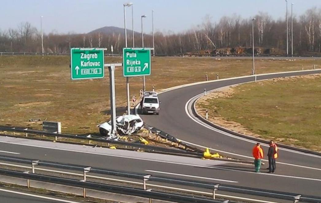 U stravičnoj prometnoj nesreći poginuo 47-godišnji Dubrovčanin, njegov suvozač lakše ozlijeđen