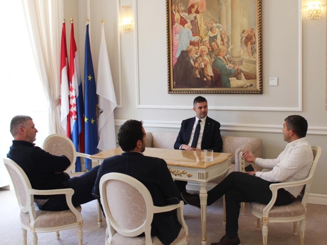 Gradonačelnik Mato Franković s novoizabranim vodstvom DPDS-a