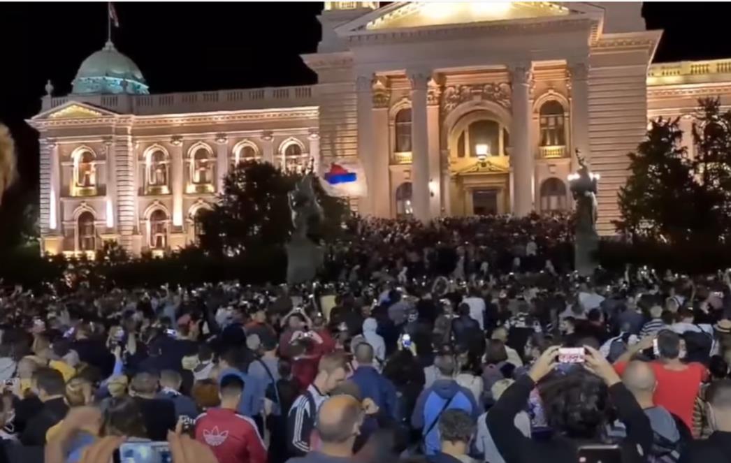 BEOGRAD JE SINOĆ EKSPLODIRAO Tko je kriv za kaos? 'Jedan čovjek donosi odluke o svemu'