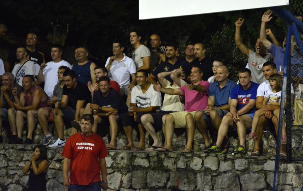 NAPETI PENALI ODLUČILI: Caffe bar Mirakul i Brkati slonovi u finalu! /FOTOGALERIJA/