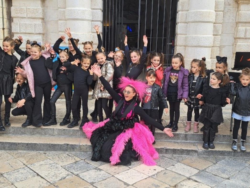 Bogati subotnji karnevalski program uz maškarani kompeticijun u spravljanju šporkih makarula i dječju maškaratu u Mokošici