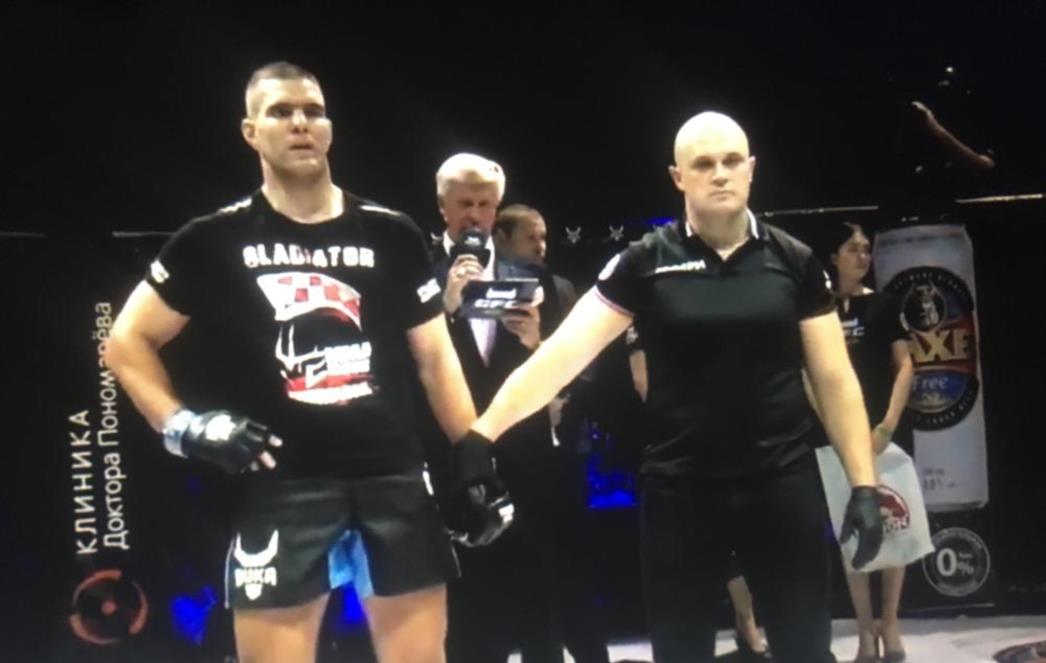 MAROVIĆ POMEO TEREGULOVA  Meč je završen nokautom u trećoj rundi (FOTO)