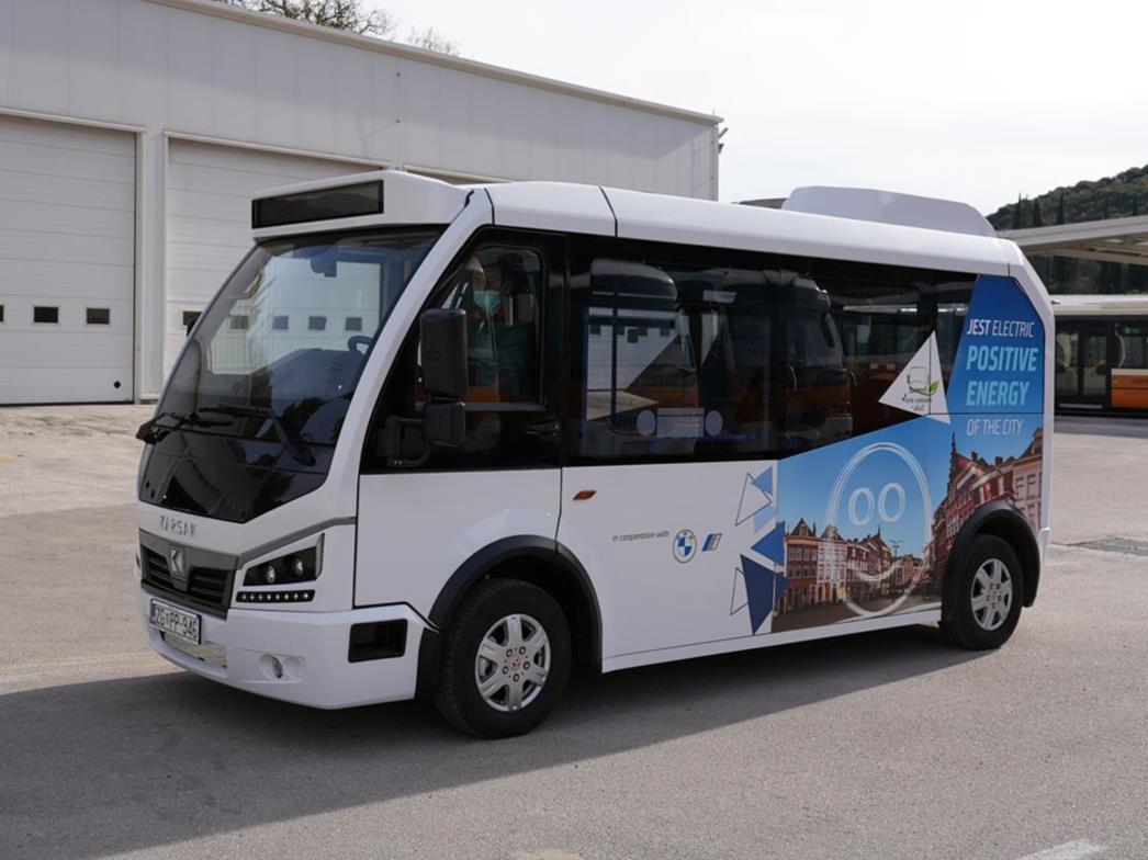 TESTIRAJTE GA I VI: Kako će danas voziti električni mini bus