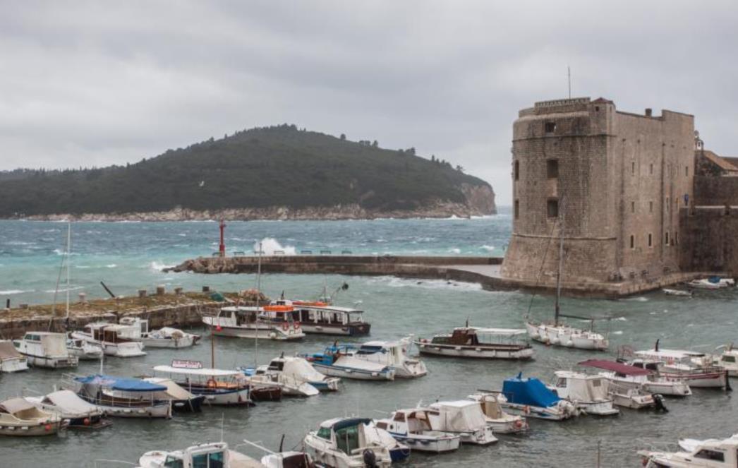 CIKLONA MAJA STIGLA I U DUBROVNIK: Kiša, pljuskovi i grmljavina zahvatili krajnji jug