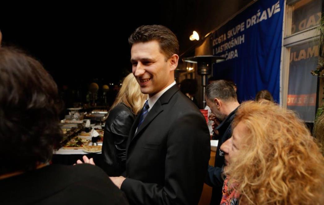 Pretvara li se najpoželjnija politička udavača u 'crnu udovicu' hrvatske političke scene?