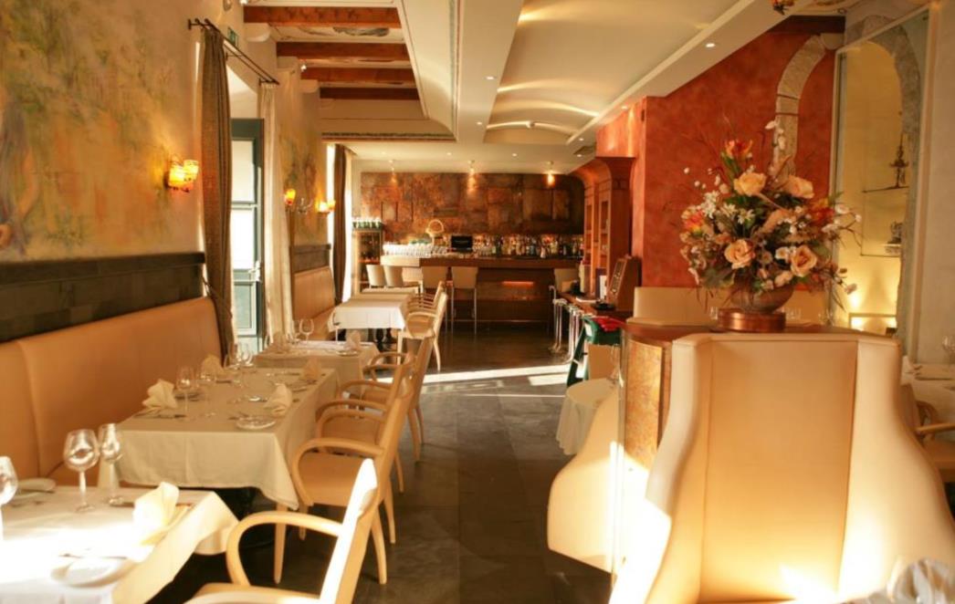 BLAGDANSKA FANTAZIJA U RESTORANU 'CAFE ROYAL': Provedite Badnjak i Božić uz gastronomske poslastice