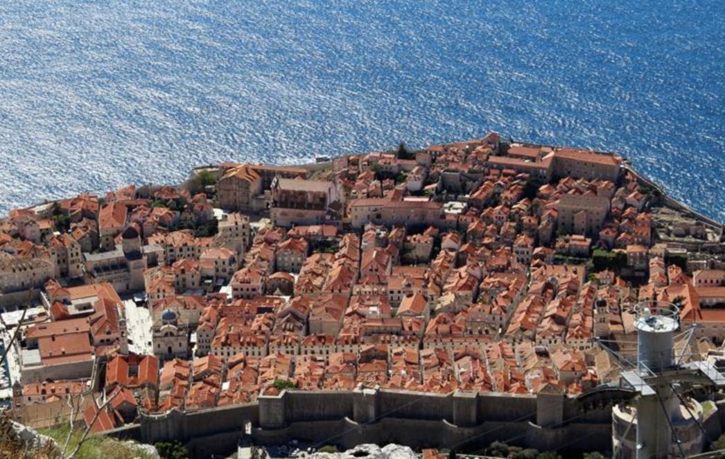 NEKAD UGLEDNE, DANAS POSRAMLJENE: Priča o tri Dubrovkinje izgubljene u procesu privatizacijske pljačke