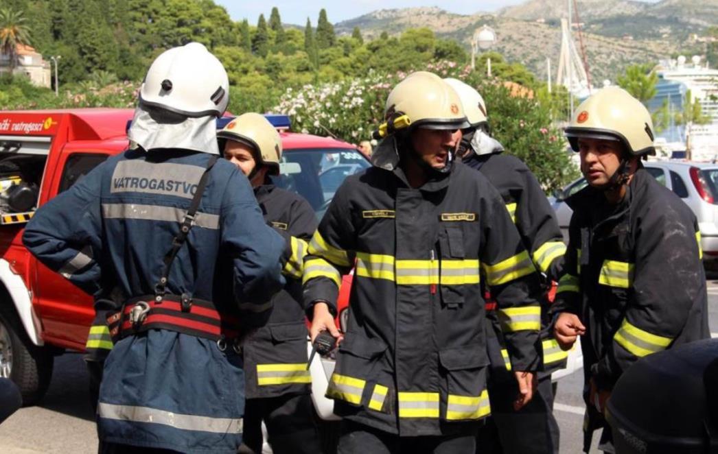 KAKO DUBROVAČKA VLAST ODGOVARA NA KRITIKE: Ili slušaj ili otkaz! (FOTO)