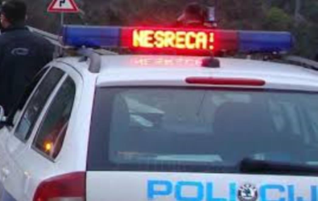 SUDAR KOD KNINA: Sudarili se minibus i automobil, 15 ozlijeđenih