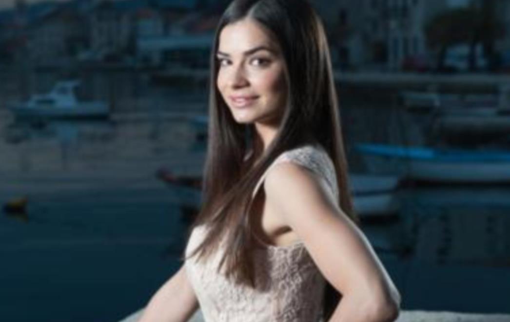 Bivša djevojka Milana Popovića priredila raskošan pir - vjenčalo ju čak šest svećenika!