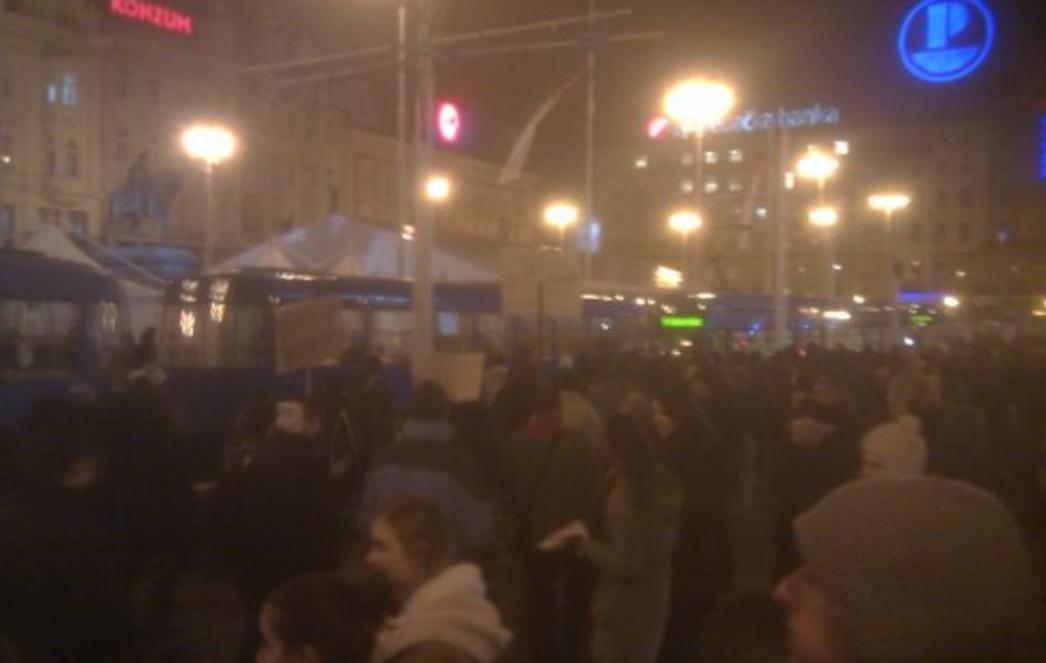 U Zagrebu 300-tinjak ljudi prosvjedovalo protiv rasprodaje javnih dobara!