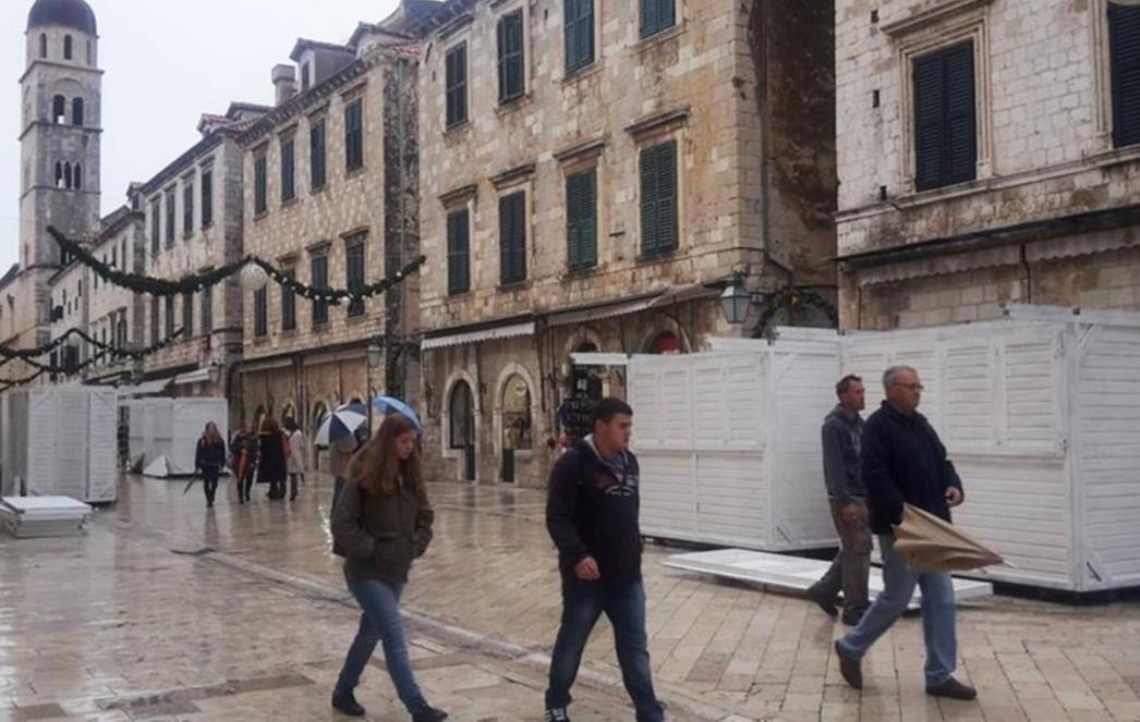 J'ACCUSE! PANKRACIJE SA SVETE MARIJE: Dubrovnik je danas jedno kameno selo pokraj mora, čije je pravo lice  Placa s drvenjarama