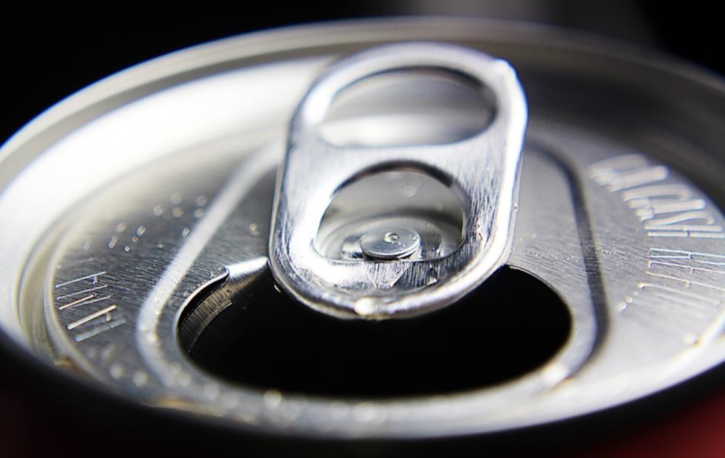 ŠTO VAM RADI SAMO JEDNO GAZIRANO PIĆE Možda vas ovi konkretni podaci napokon protresu – glava vam je u pitanju!