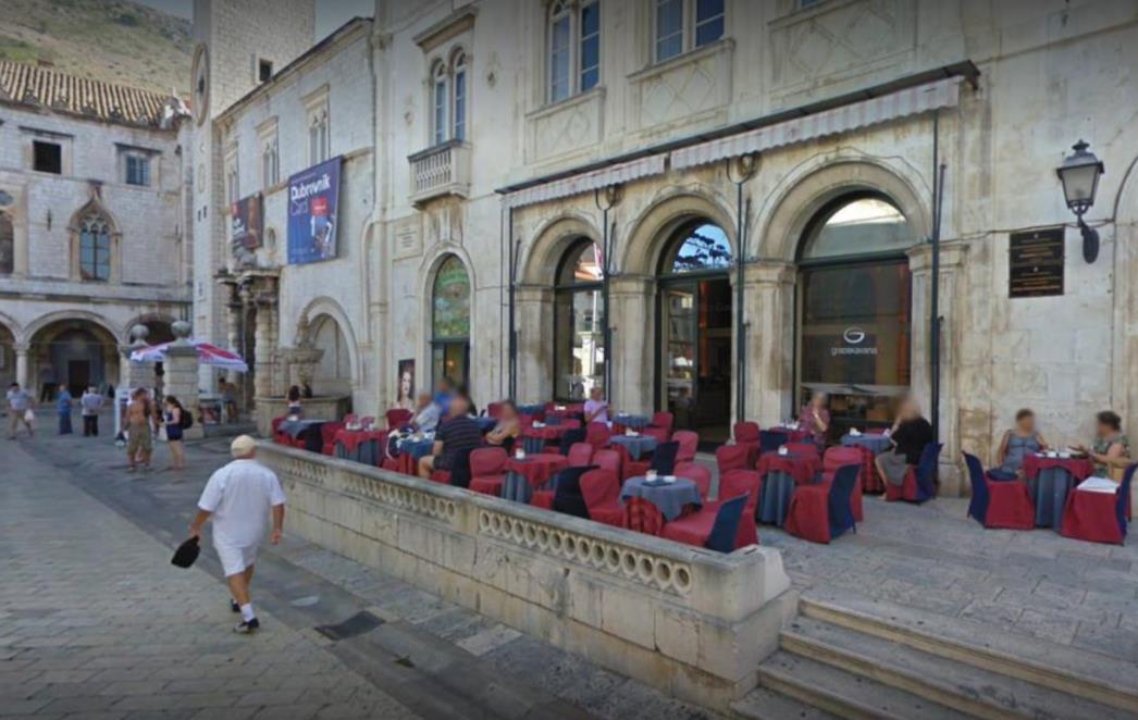 'GLUMCI GRADU' Poklon izvedba građanima Dubrovnika izvest će se na taraci Kazališta Marina Držića i Gradske Kavane