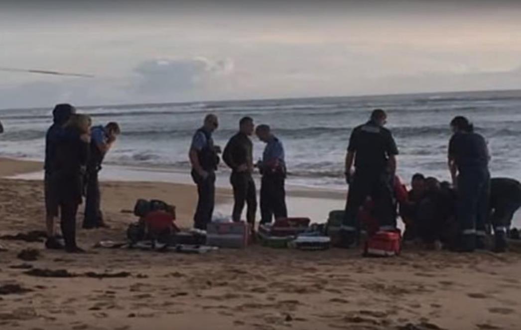 OZLJEDE SU UŽASNE, BILO JE JEZIVO ZA GLEDATI; Morski pas odgrizao surferu nogu, bori se za život