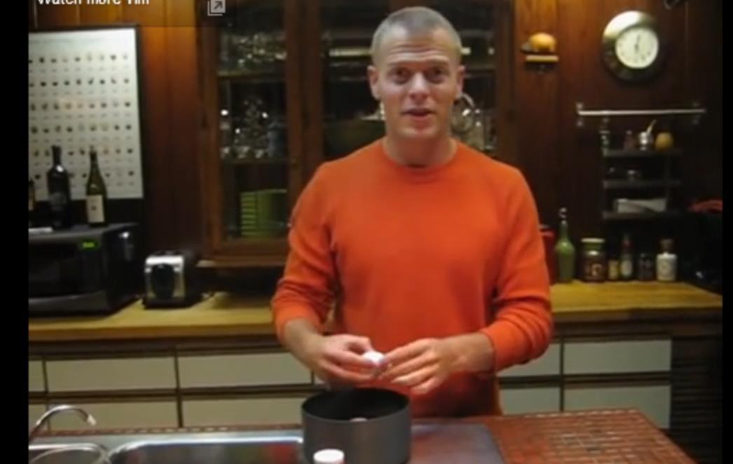 KORISNO: Ovo je jedini način da ogulite jaja bez muke! (VIDEO)