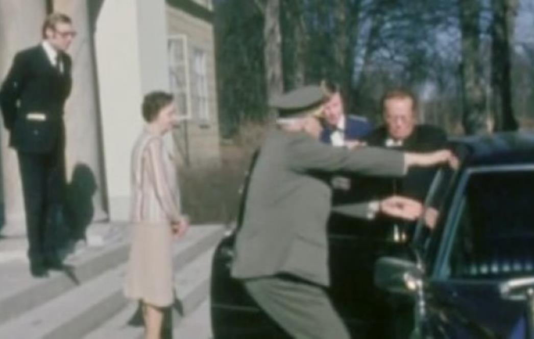 Zalupio vrata: Pobočnik diktatoru prikliještio ruku u Švedskoj!