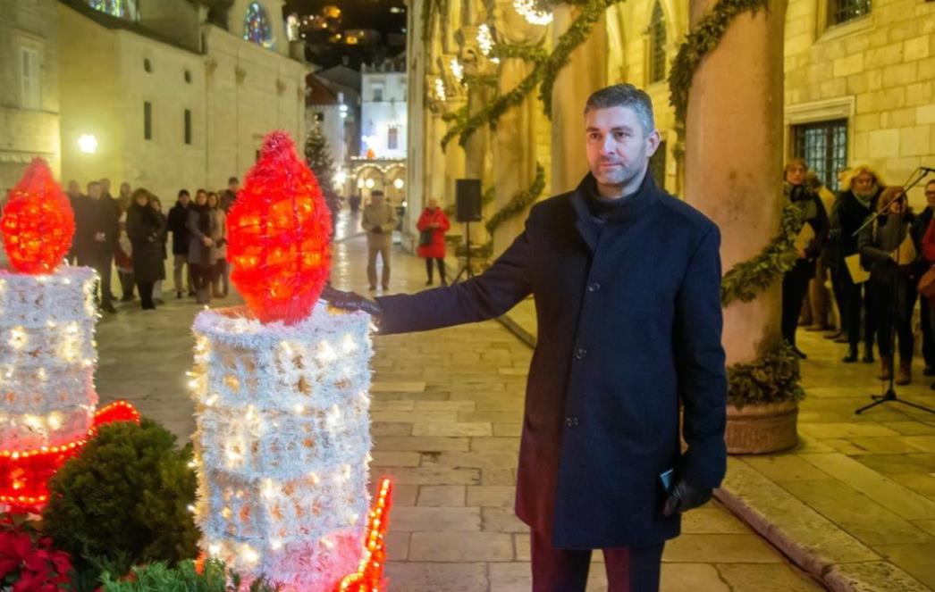 Gradonačelnik upalio četvrtu adventsku svijeću