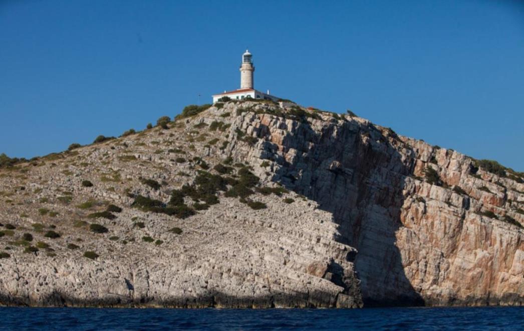 DRUGAČIJE LJETOVANJE  Božanski užitak    na lastovskoj  najljepšoj svjetionici