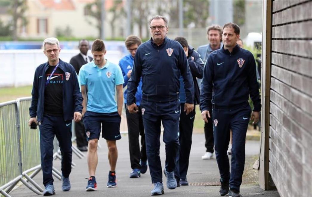 Modrić i Mandžukić nisu trenirali, Čačić    za    Španjolsku    sprema    veliko iznenađenje u sastavu!