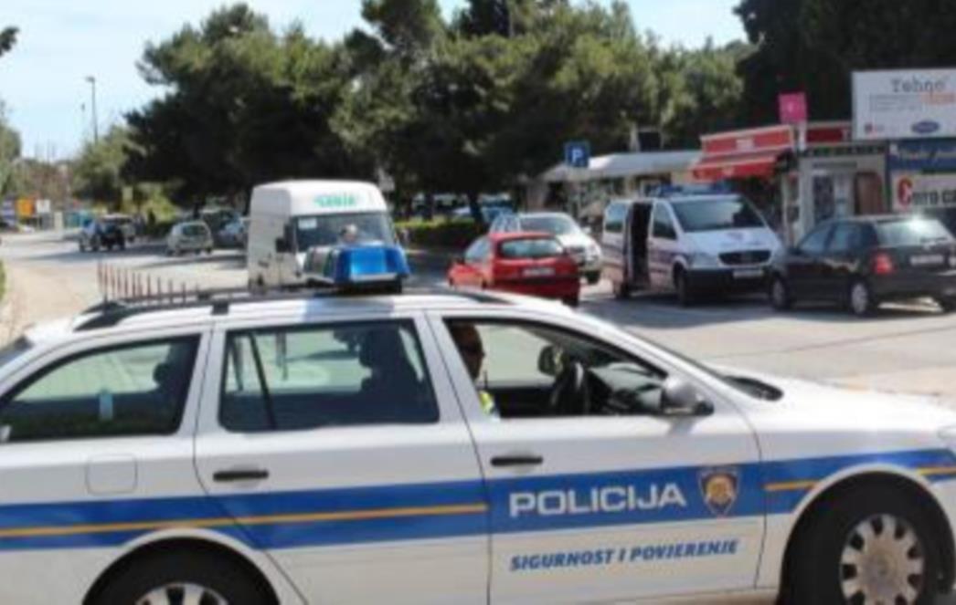 Dvojica Dubrovčana uhićena u Ulici Iva Vojnovića: Vozili moped i kombi bez vozačke dozvole