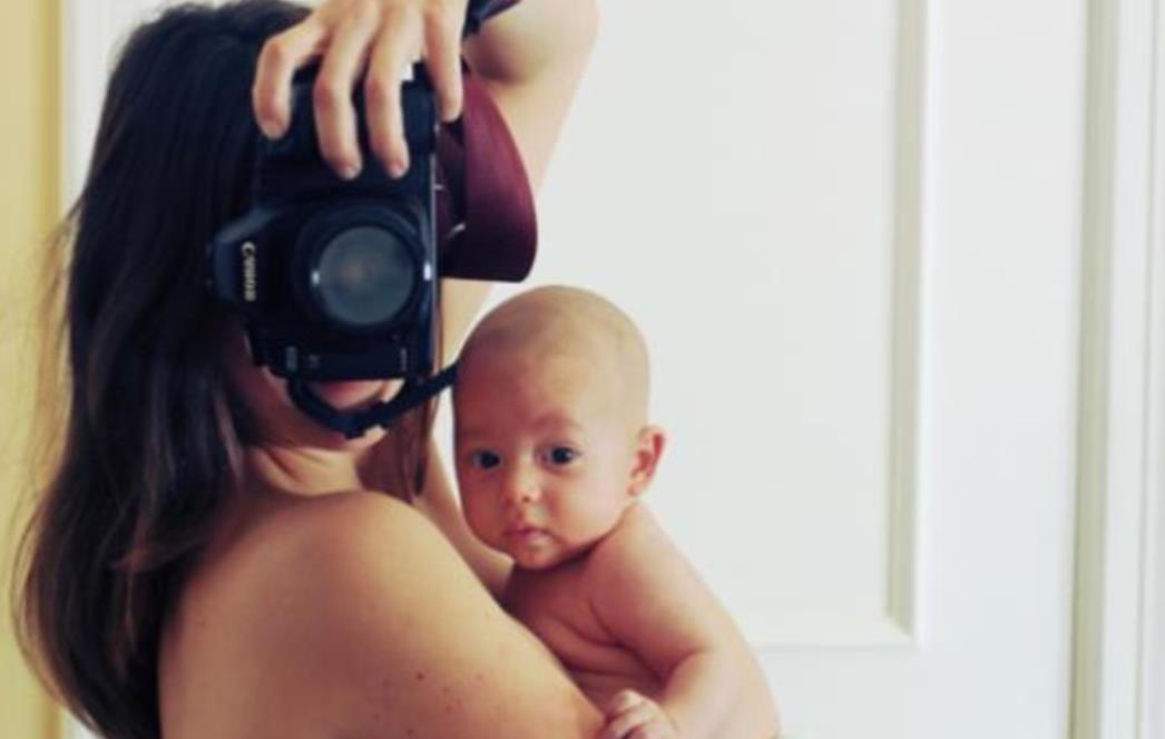 OČARAVAJUĆE FOTOGRAFIJE TRUDNOĆE: 40 tjedana i jedno ogledalo u životu Sophie Starzenski! (FOTOGALERIJA)