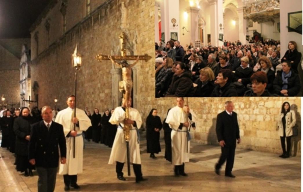 Obred Velikog petka u dubrovačkoj katedrali i procesija ulicama Grada okupili velik broj vjernika (FOTOGALERIJA)