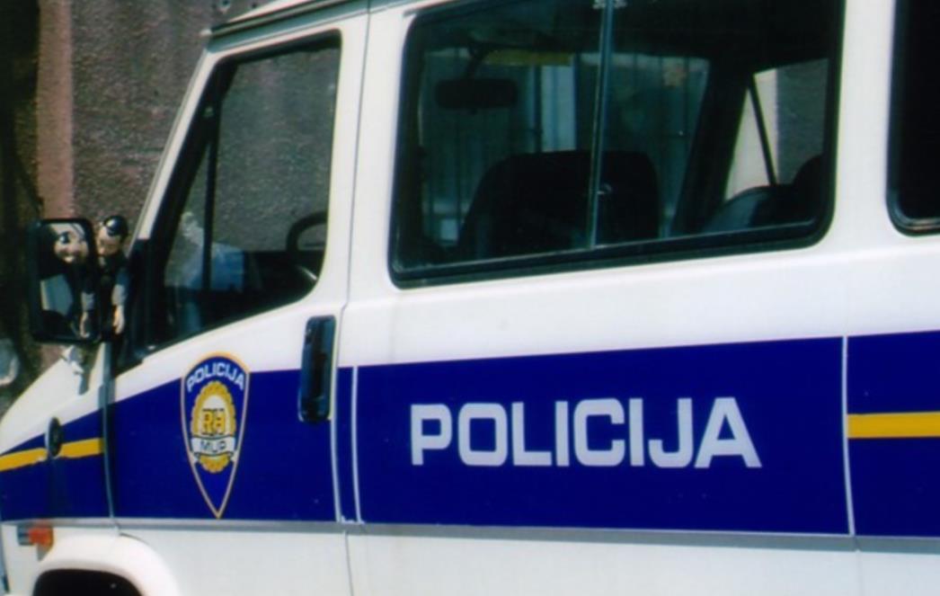 PROKLETA AVLIJA: Policija hapsi ljude koji su zviždali Milanoviću 