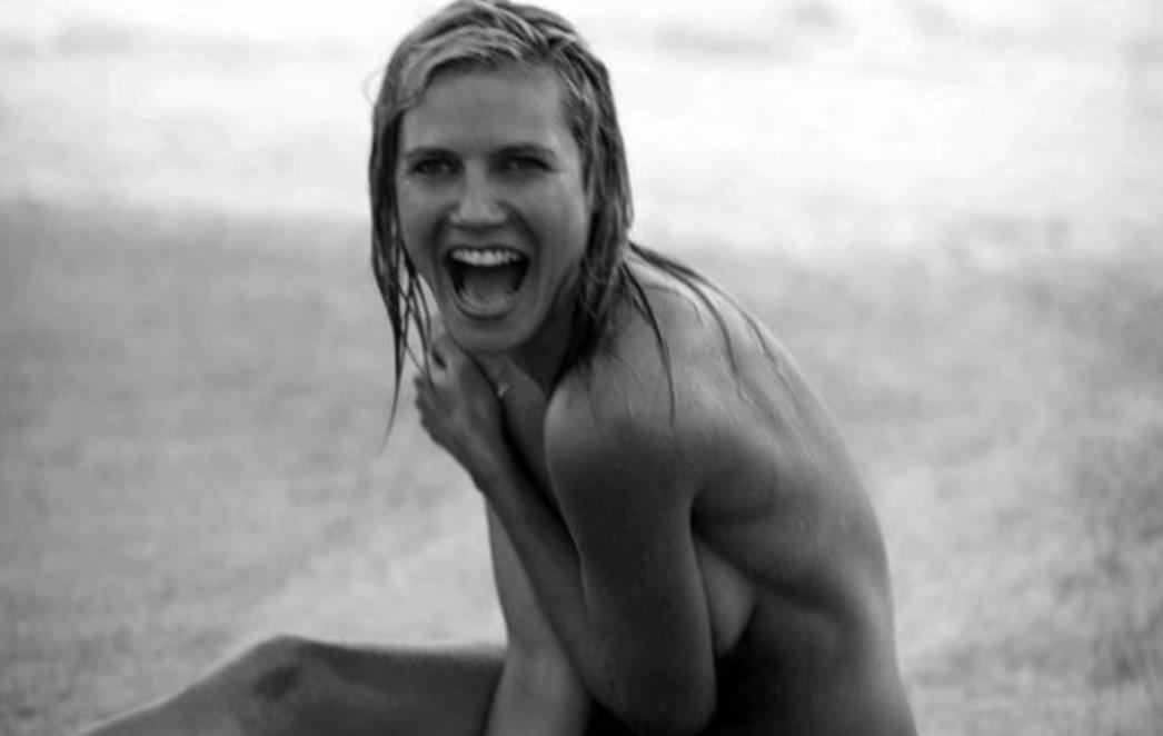 Poznata manekenka objavila fotku na kojoj je potpuno gola