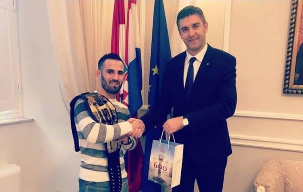 MMA borac Antun Račić posjetio dubrovačkog gradonačelnika Mata Frankovića: Hvala vam na podršci, poklonima i izdvojenom vremenu