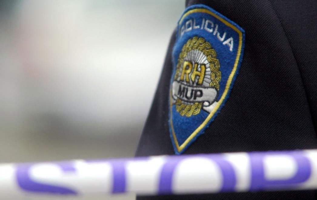 Provalili u trgovinu u Novoj Mokošici i ukrali 1570 kuna i 284 kutije cigareta