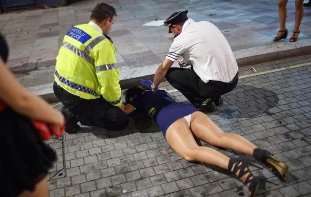 Raskalašene i sramotne fotografije noćnog života u Velikoj Britaniji (FOTO)