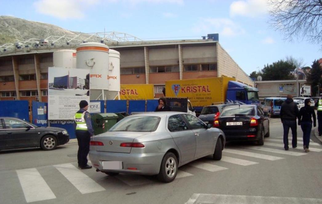 Dubrovnik: Sudar kod zgrade Grawe osiguranja, Alfa Romeom udario u Škodu (FOTO)   