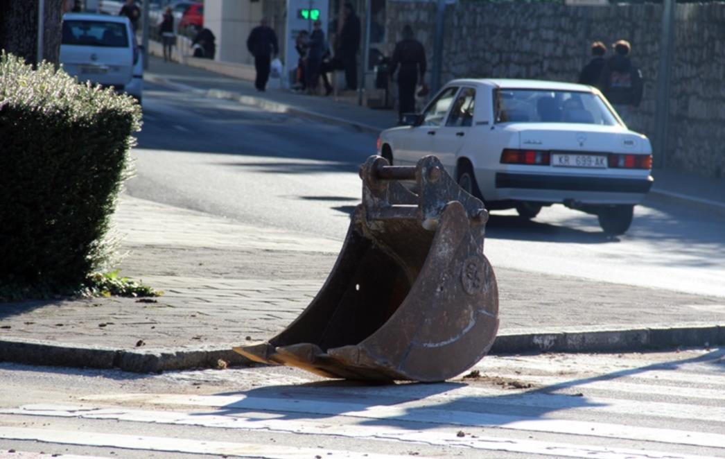 RADOVI PO DUBROVAČKI: Kopanje se nastavlja, zatvara se Ulica dr. Ante Starčevića (FOTO)   
